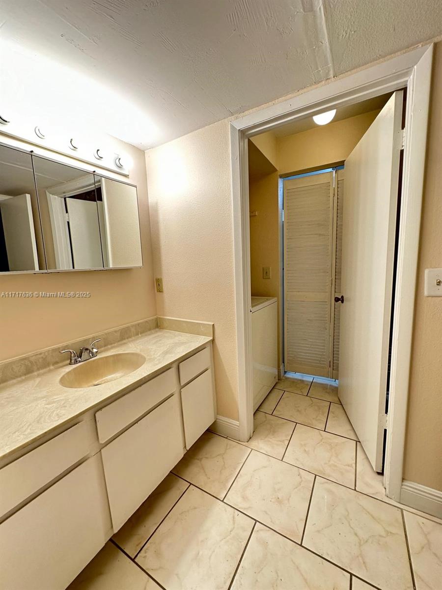 PRESERVE AT AVERY LAKES - Residential Lease