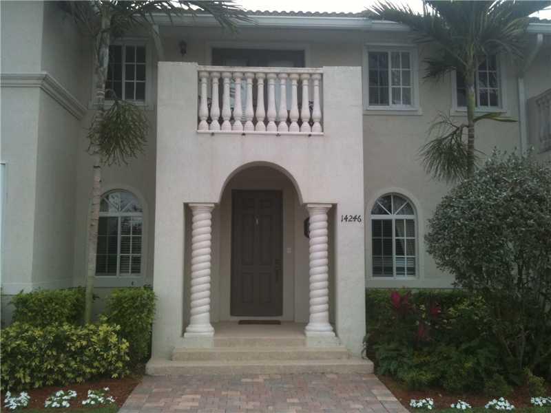 ***** GREAT LARGE TOWNHOUSE. ONE GARAGE. OPEN LOFT COULD BE USED AS 3ER ROOM. GREAT CONDITION. NO FORECLOSURE OR SHORT SALE ISSUES, GRANITE TOP COUNTERS, STAINLESS STEEL APPLIANCES, INTERNET, BASIC CABLE, ALARM INCLUDED IN HOW FEE PAI BY LANDLORD.****