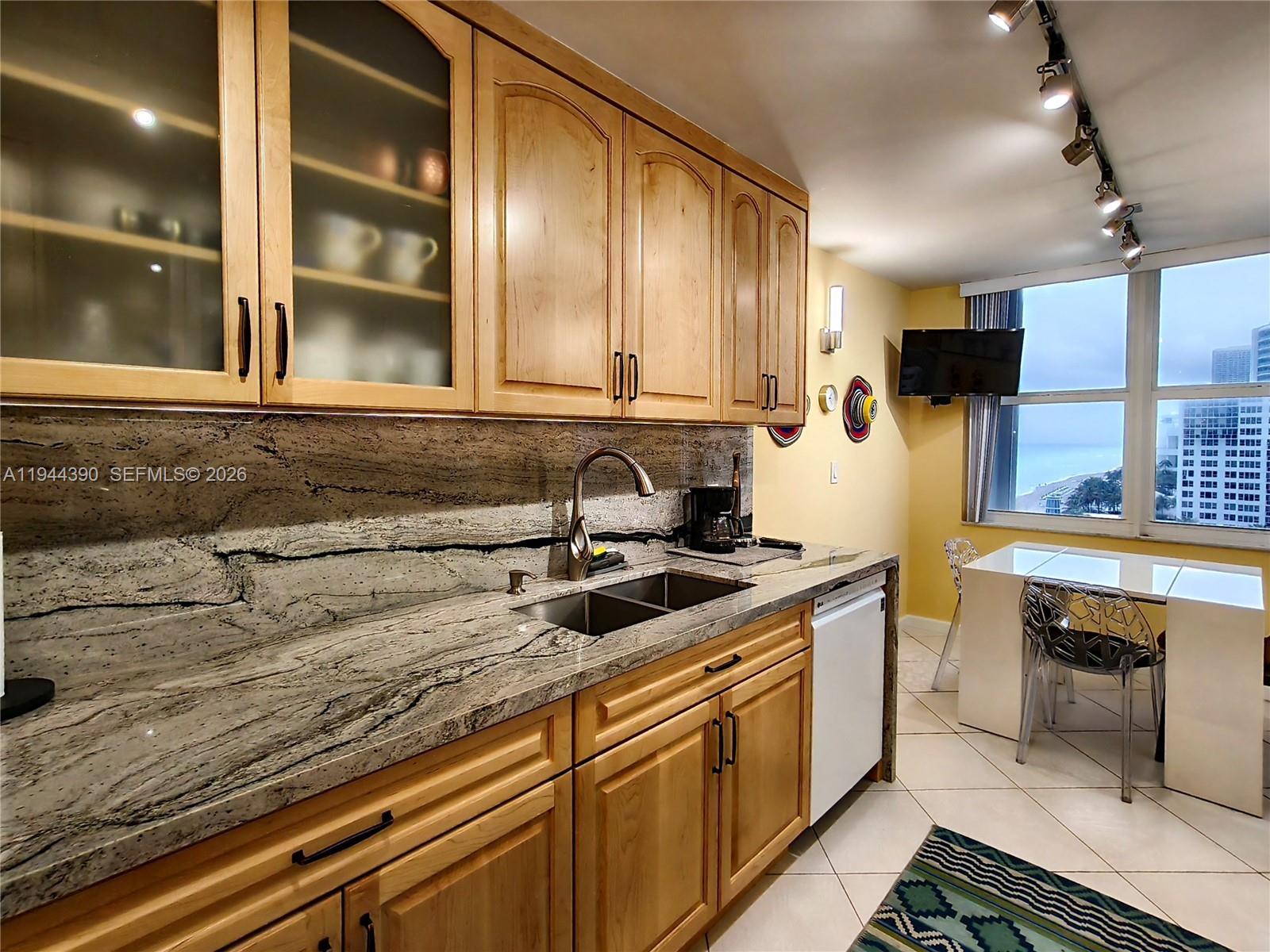 AQUARIUS CONDO - Residential