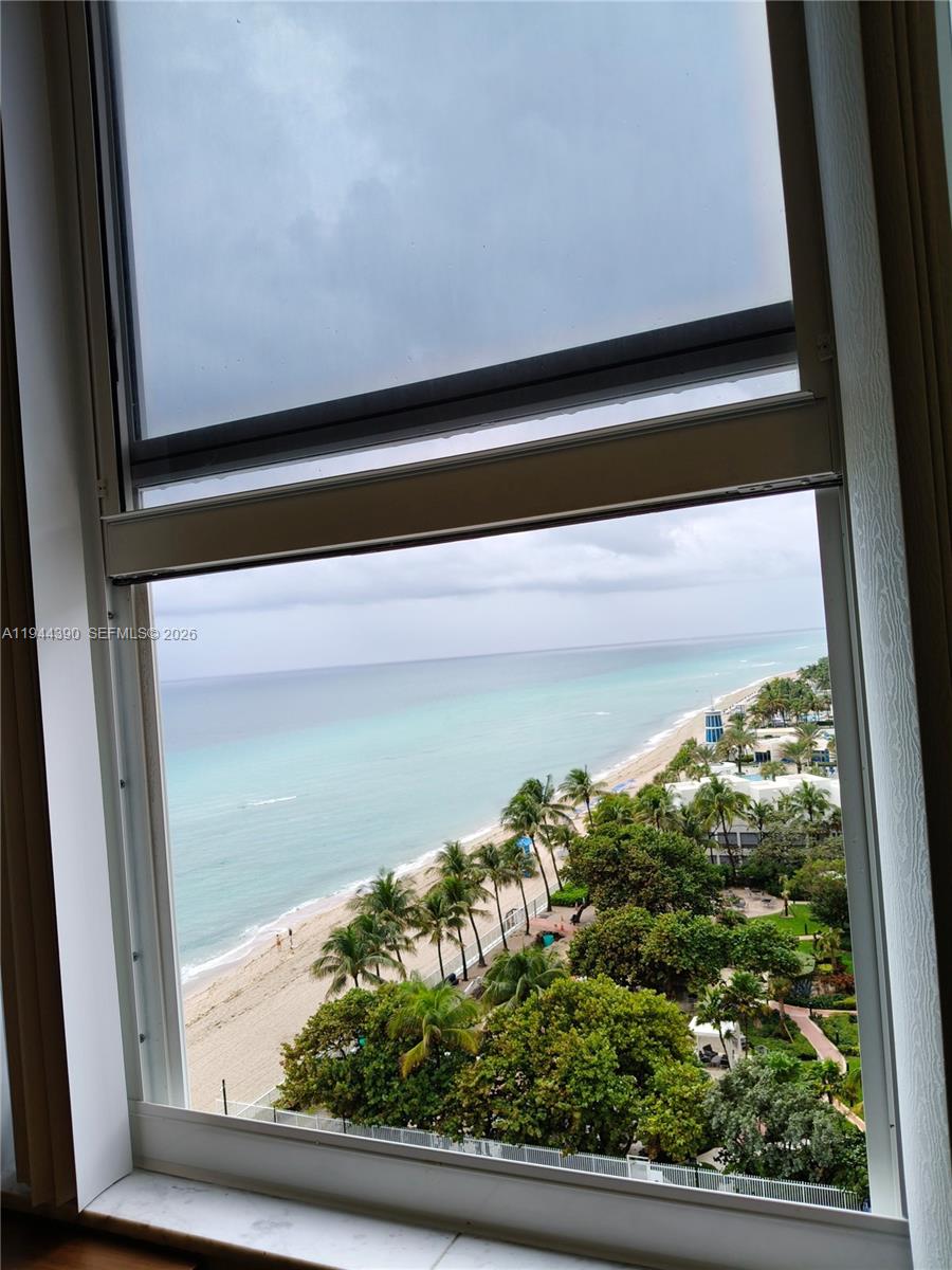 AQUARIUS CONDO - Residential