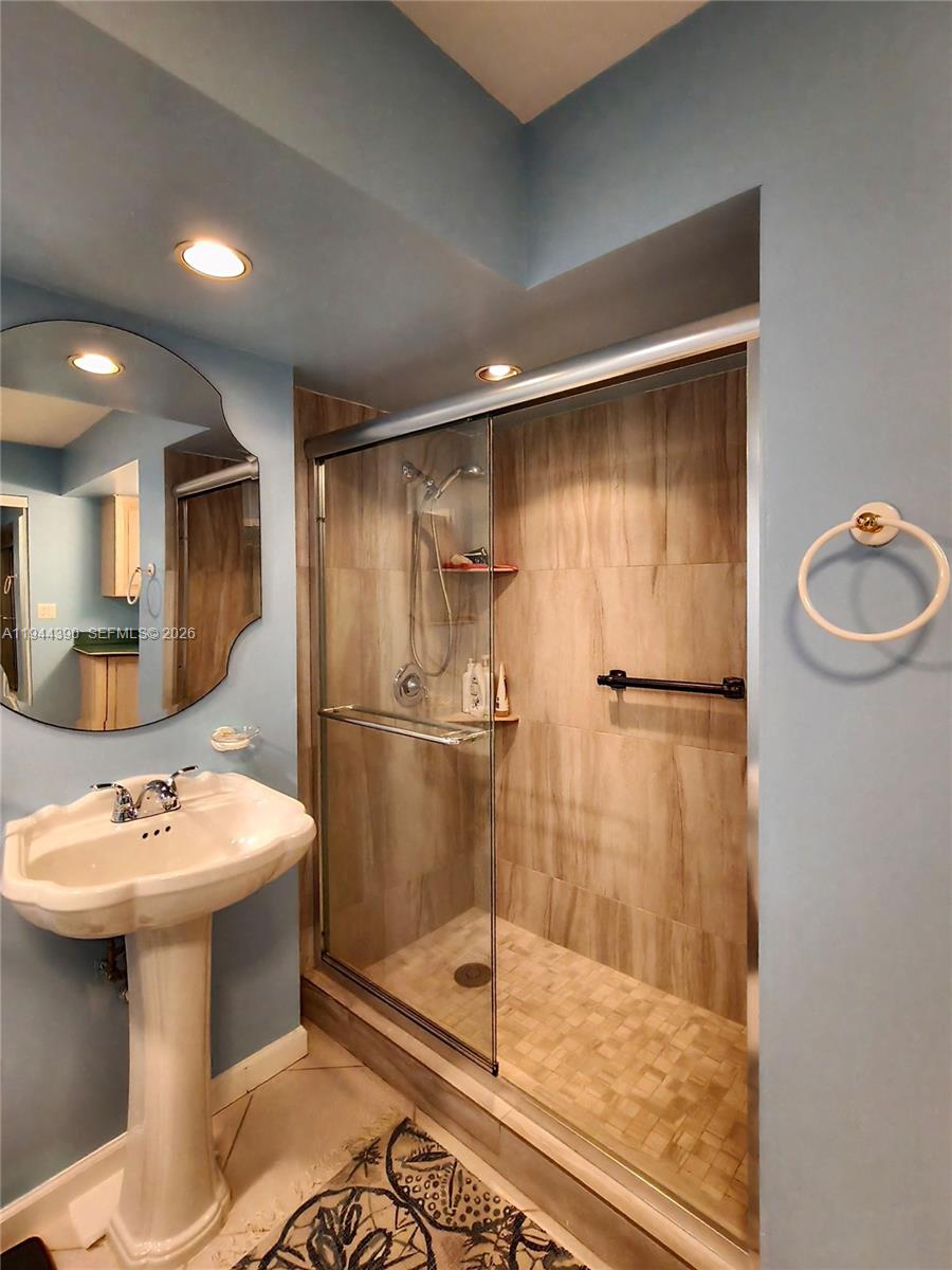 AQUARIUS CONDO - Residential