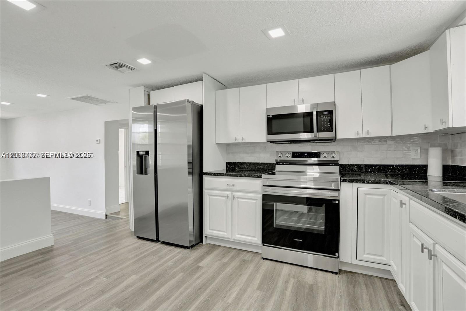 MIDDLE RIVER GARDENS - Residential Lease