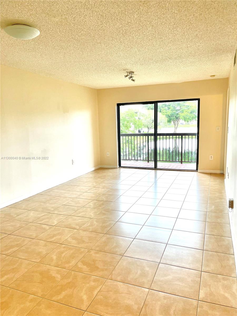 VILLAS DE VENEZIA - Residential Lease