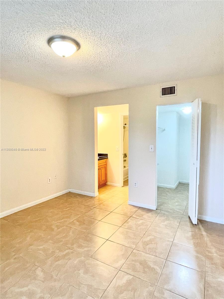 VILLAS DE VENEZIA - Residential Lease