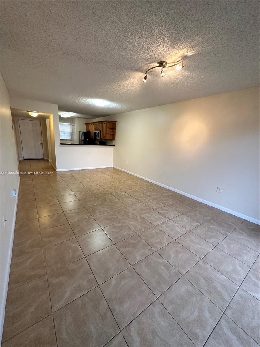 VILLAS DE VENEZIA - Residential Lease