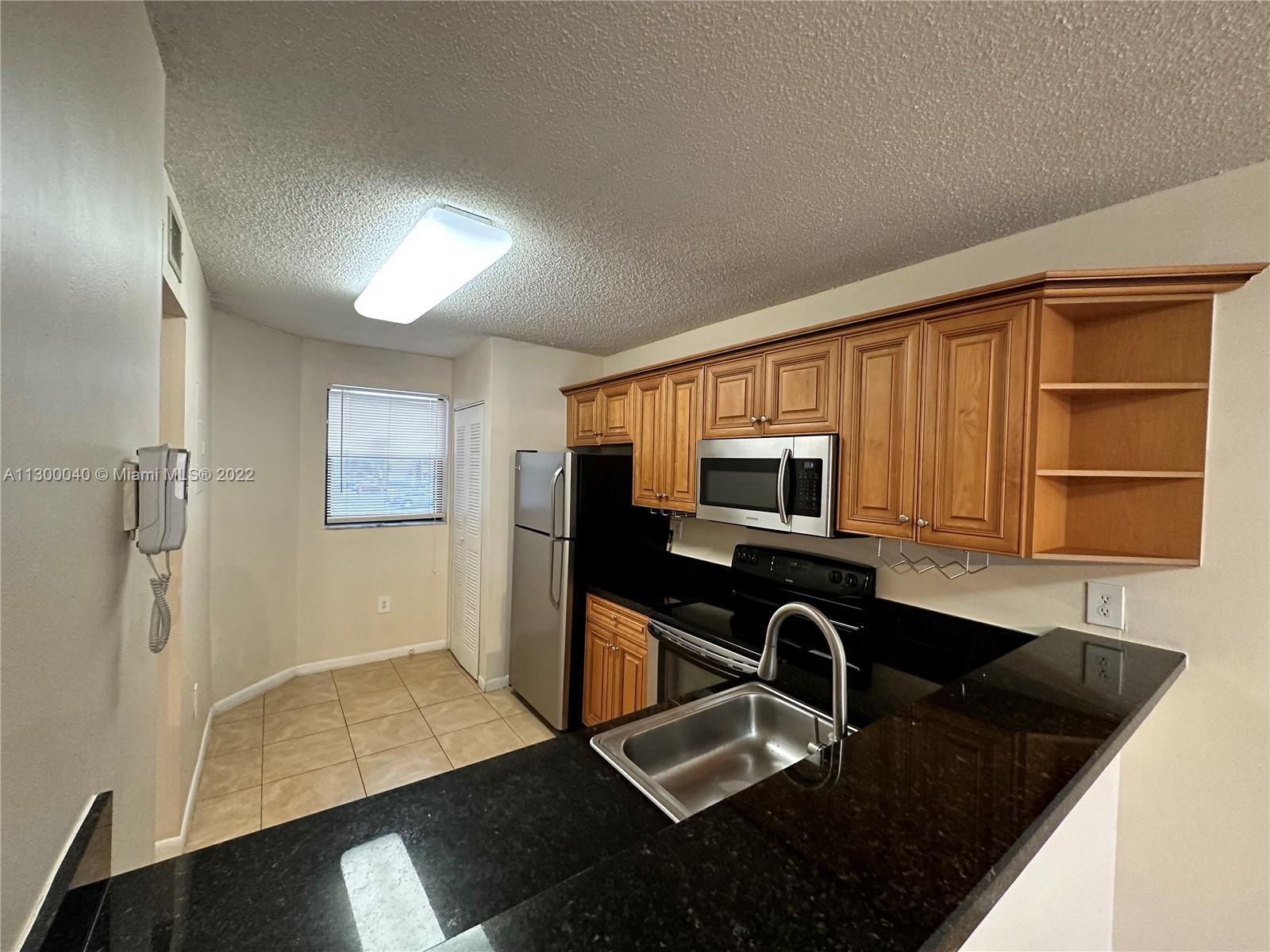 VILLAS DE VENEZIA - Residential Lease