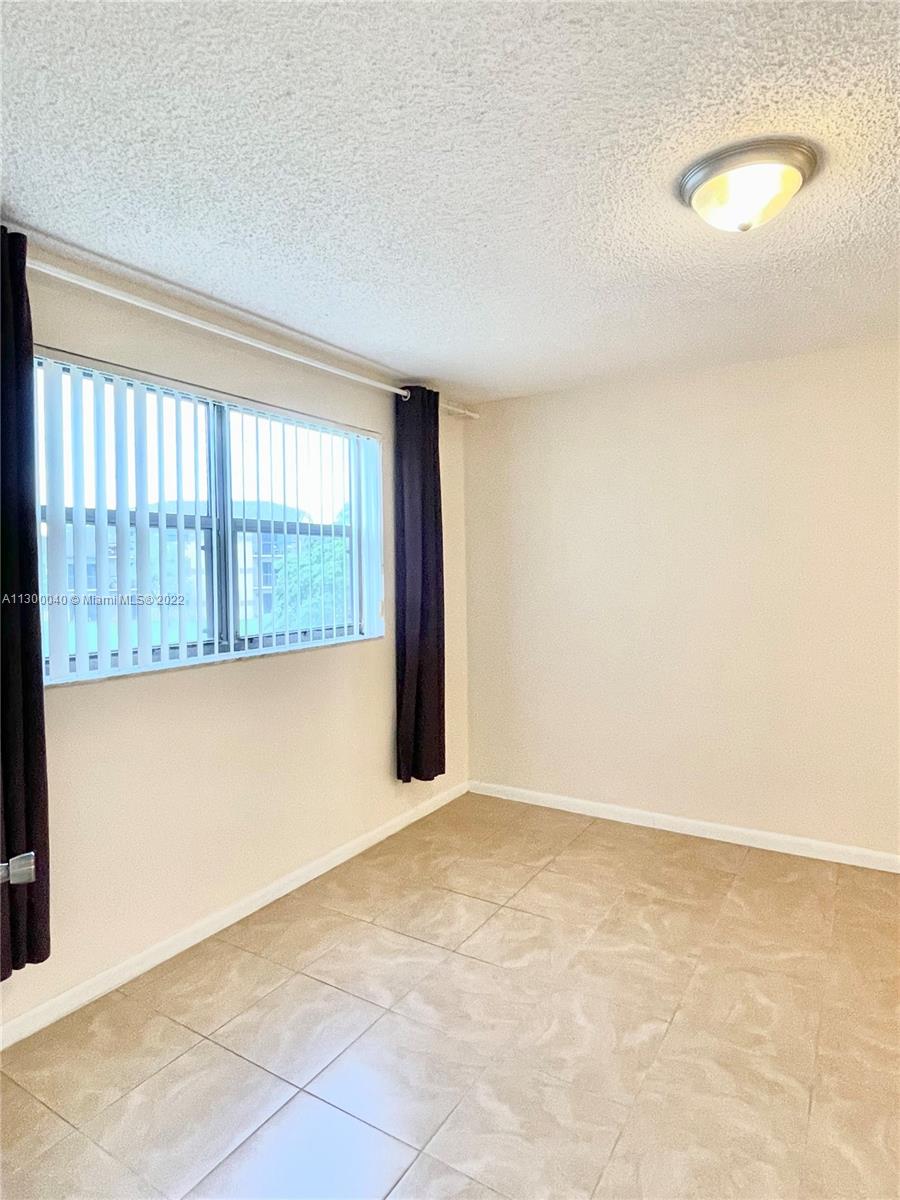 VILLAS DE VENEZIA - Residential Lease