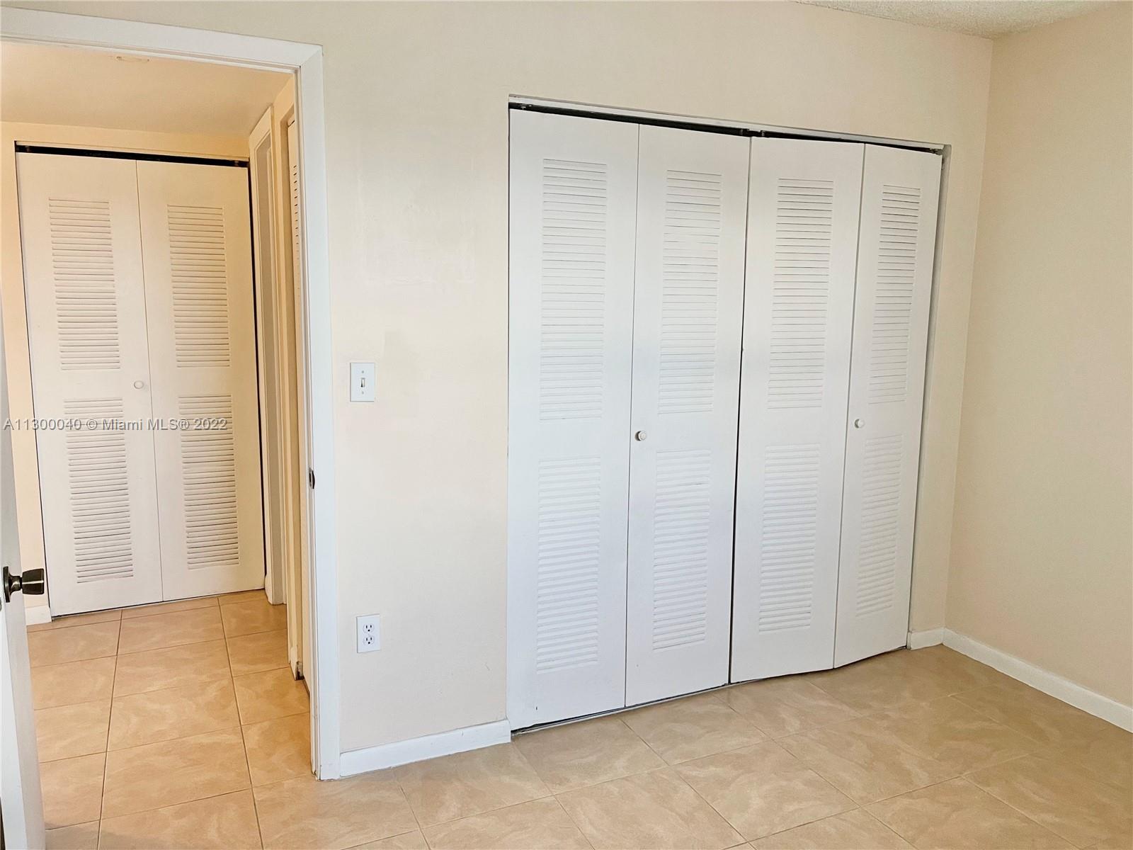 VILLAS DE VENEZIA - Residential Lease