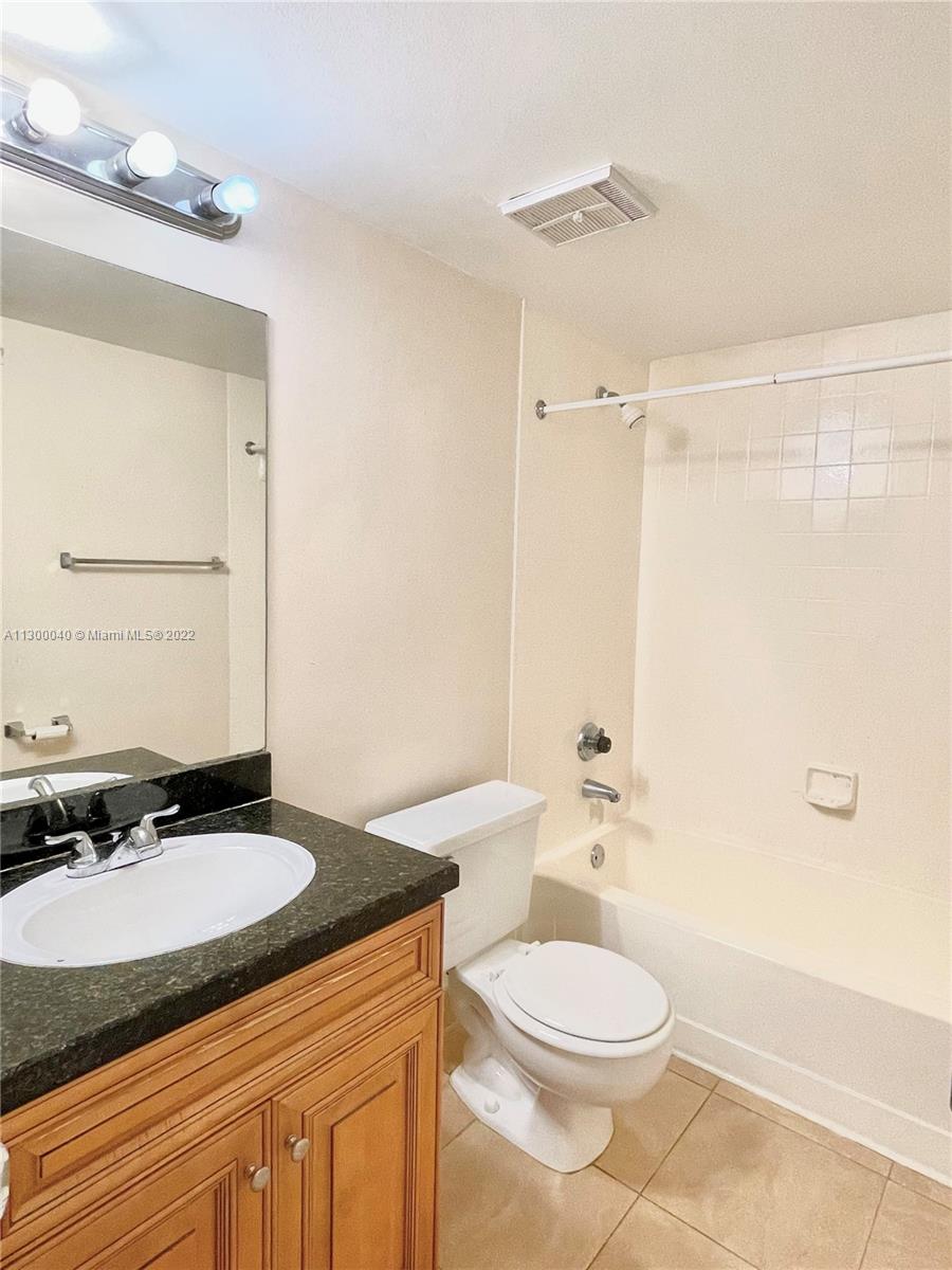 VILLAS DE VENEZIA - Residential Lease