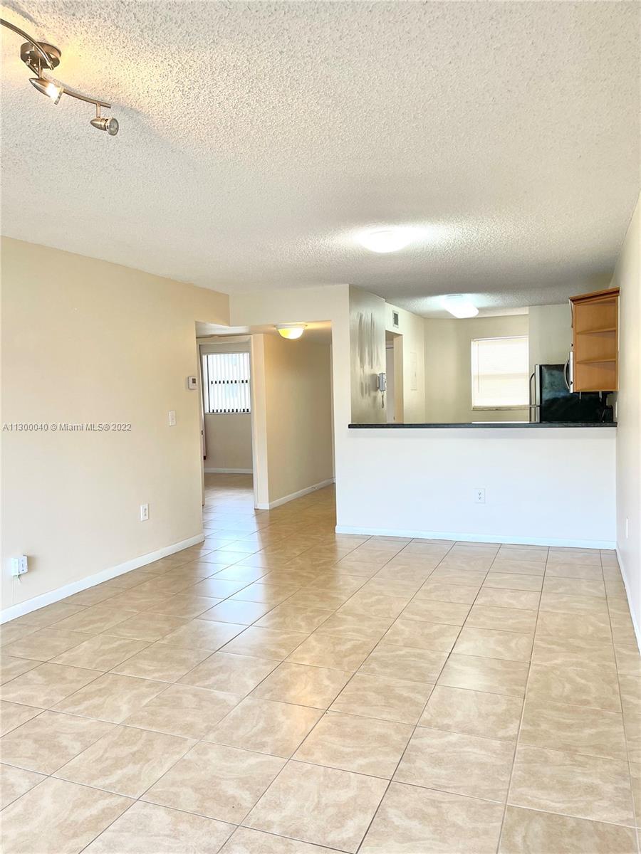VILLAS DE VENEZIA - Residential Lease