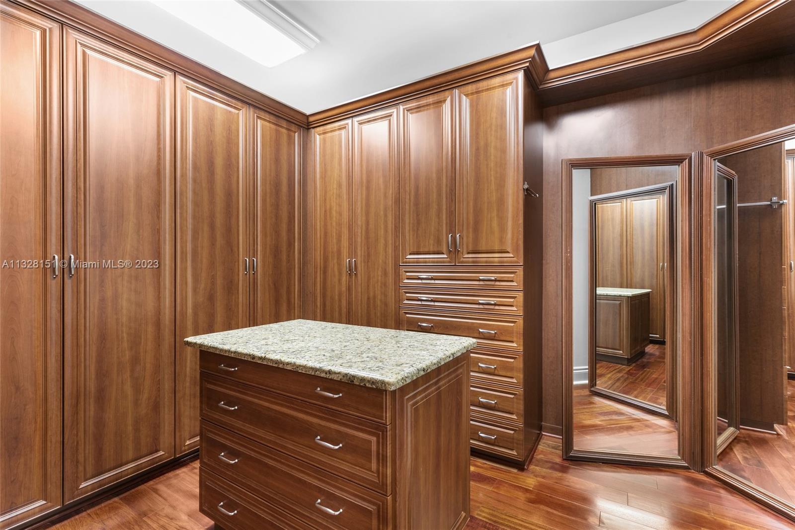 ROYAL PALM YACHT & COUNTRY - Residential