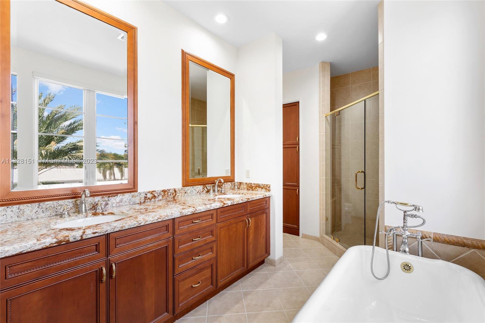 ROYAL PALM YACHT & COUNTRY - Residential