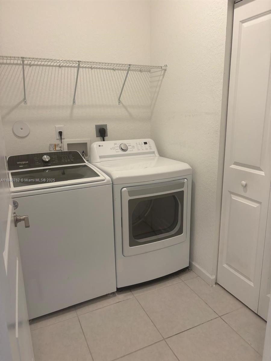 KENDALL ASSEMBLAGE NORTH P - Residential Lease