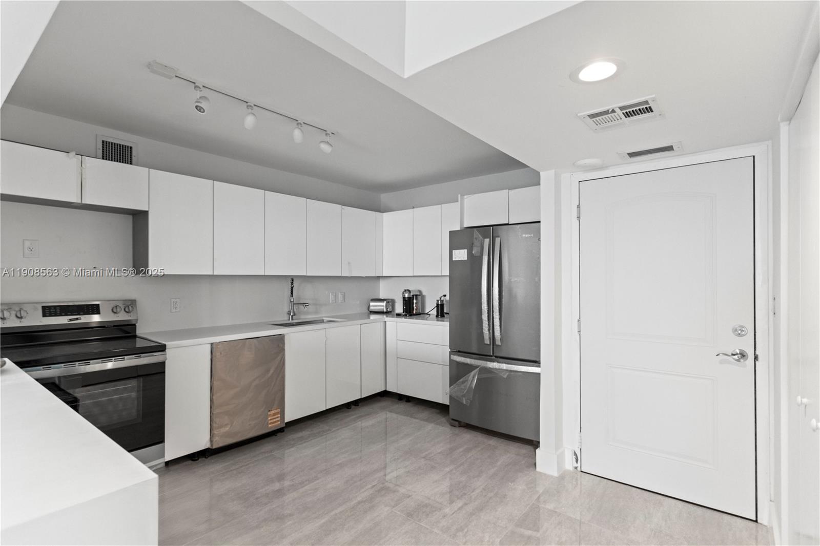 ARLEN HOUSE EAST CONDO - Residential