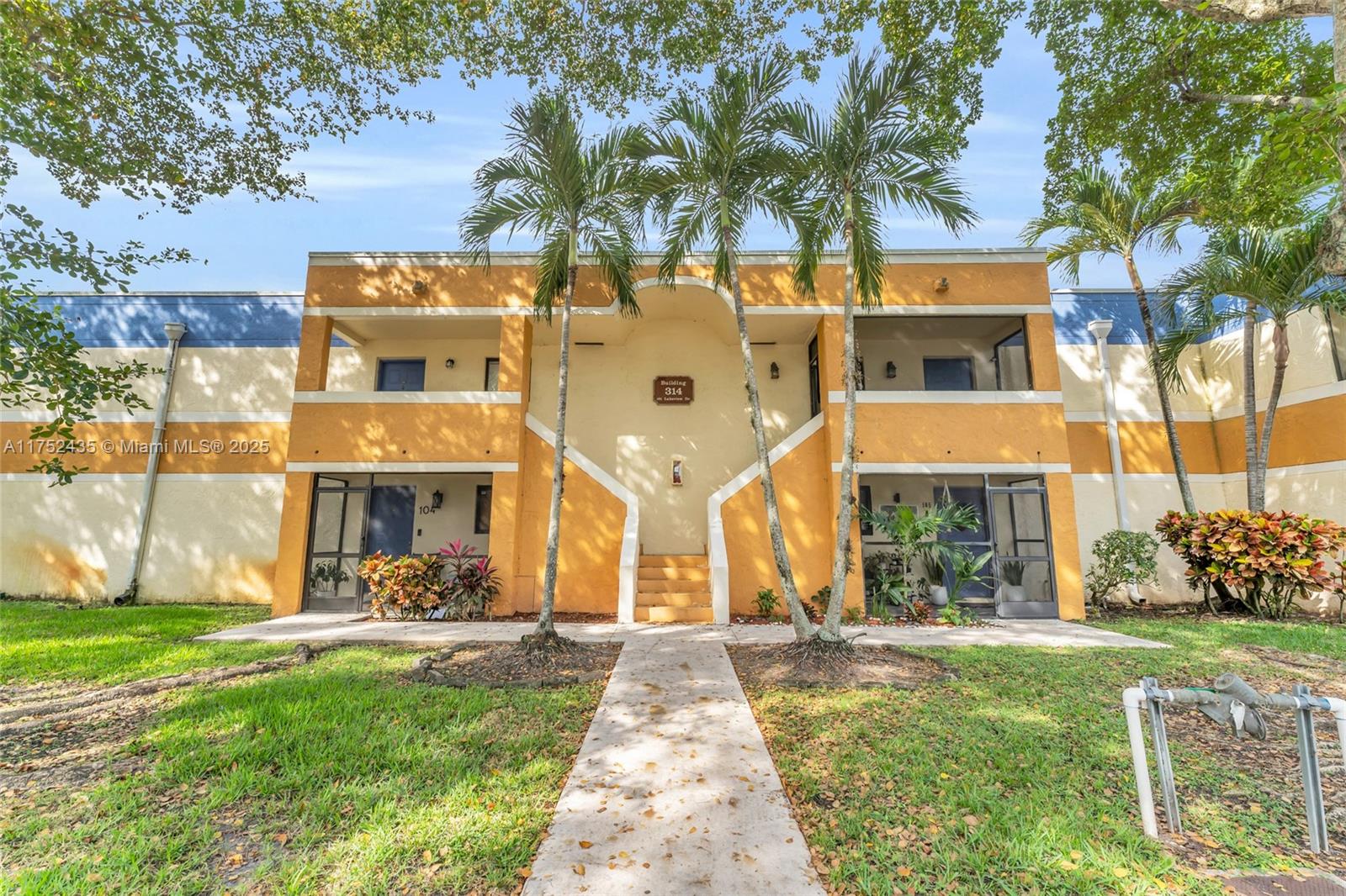 RACQUET CLUB VILLAGE APAR - Residential Lease