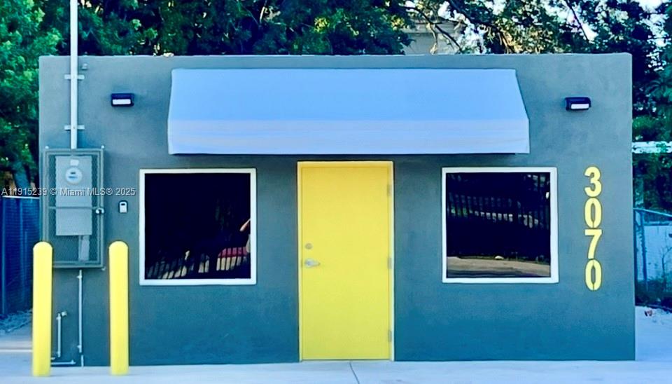 THIS IS THE LEAST EXPENSIVE FREE-STANDING COMMERCIAL BUILDING IN MIAMI DADE COUNTY.

LOWEST PRICE OF ANY FULLY RENOVATED PROPERTY OF ITS TYPE ANYWHERE MIAMI !!

Ready for immediate use. All work done with permits, 

Needs nothing but you and your business to MOVE IN TODAY