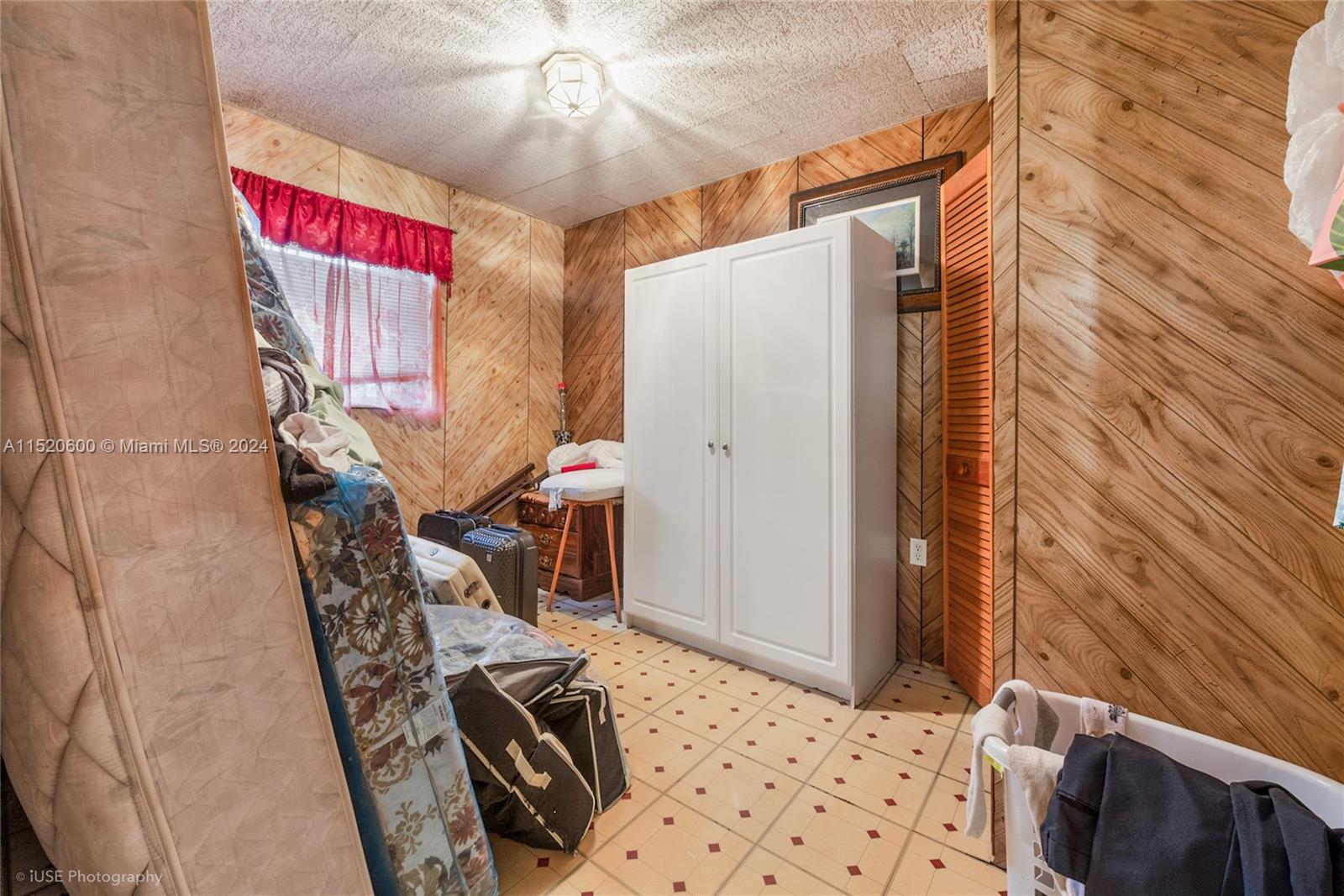 TROPICAL ESTS - Residential