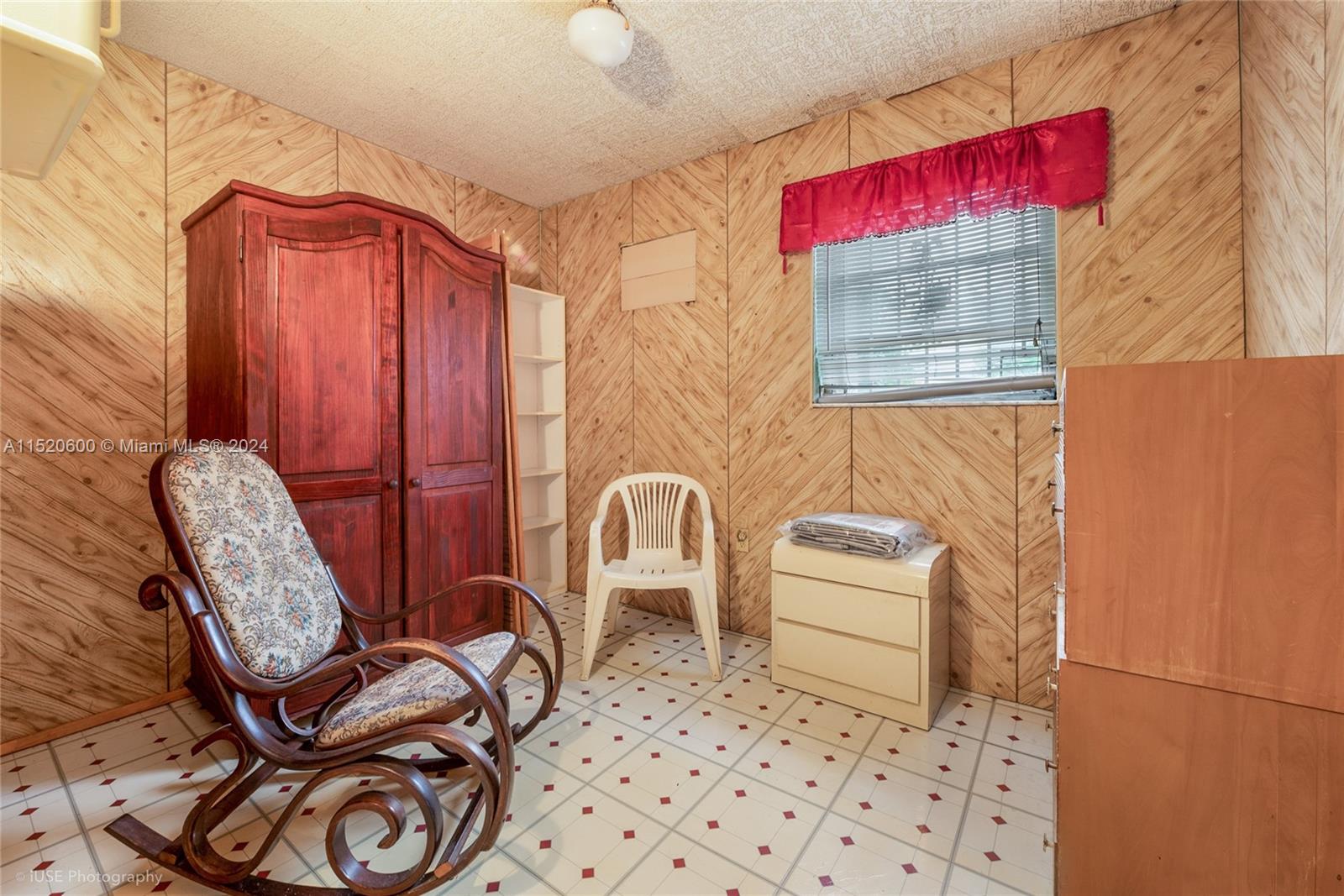 TROPICAL ESTS - Residential