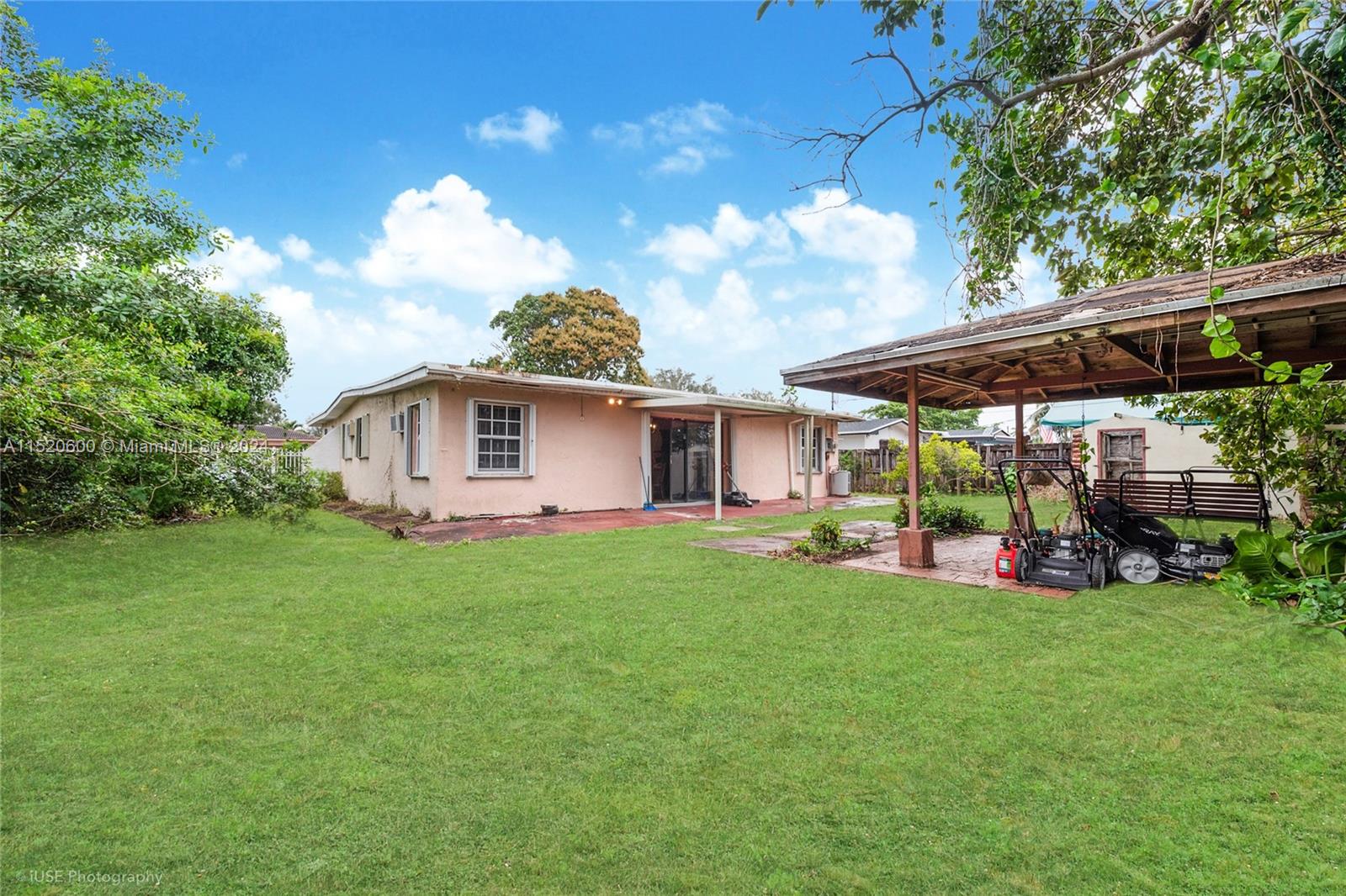 TROPICAL ESTS - Residential