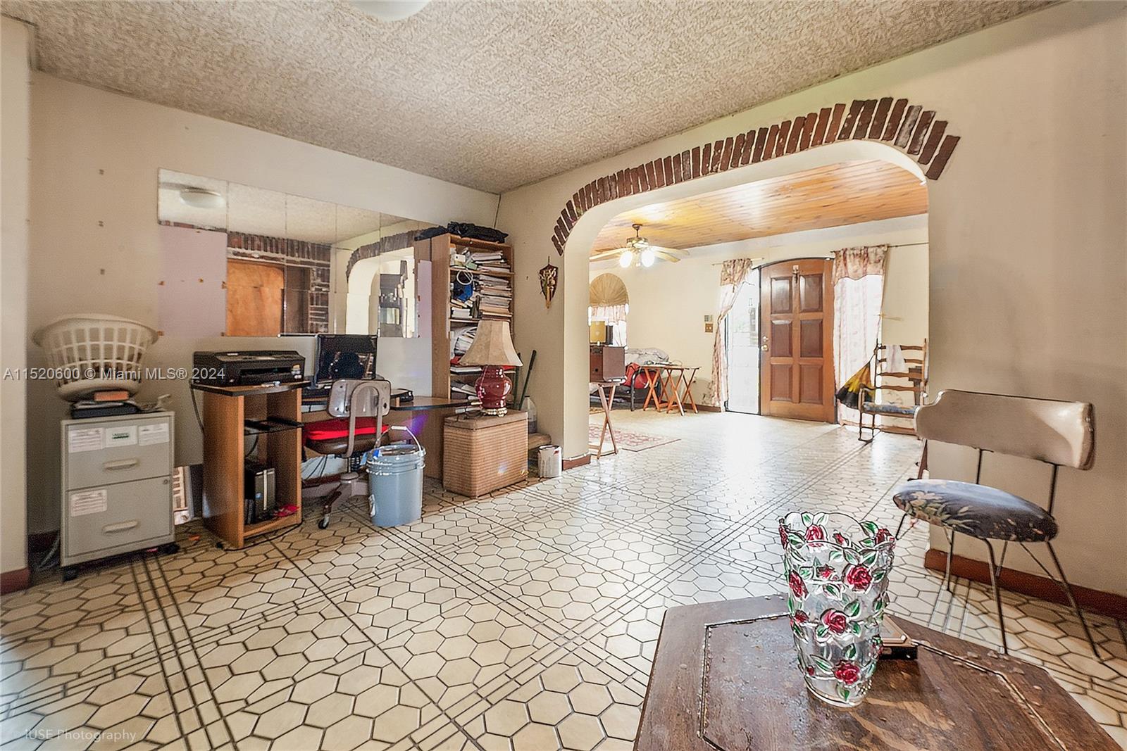 TROPICAL ESTS - Residential