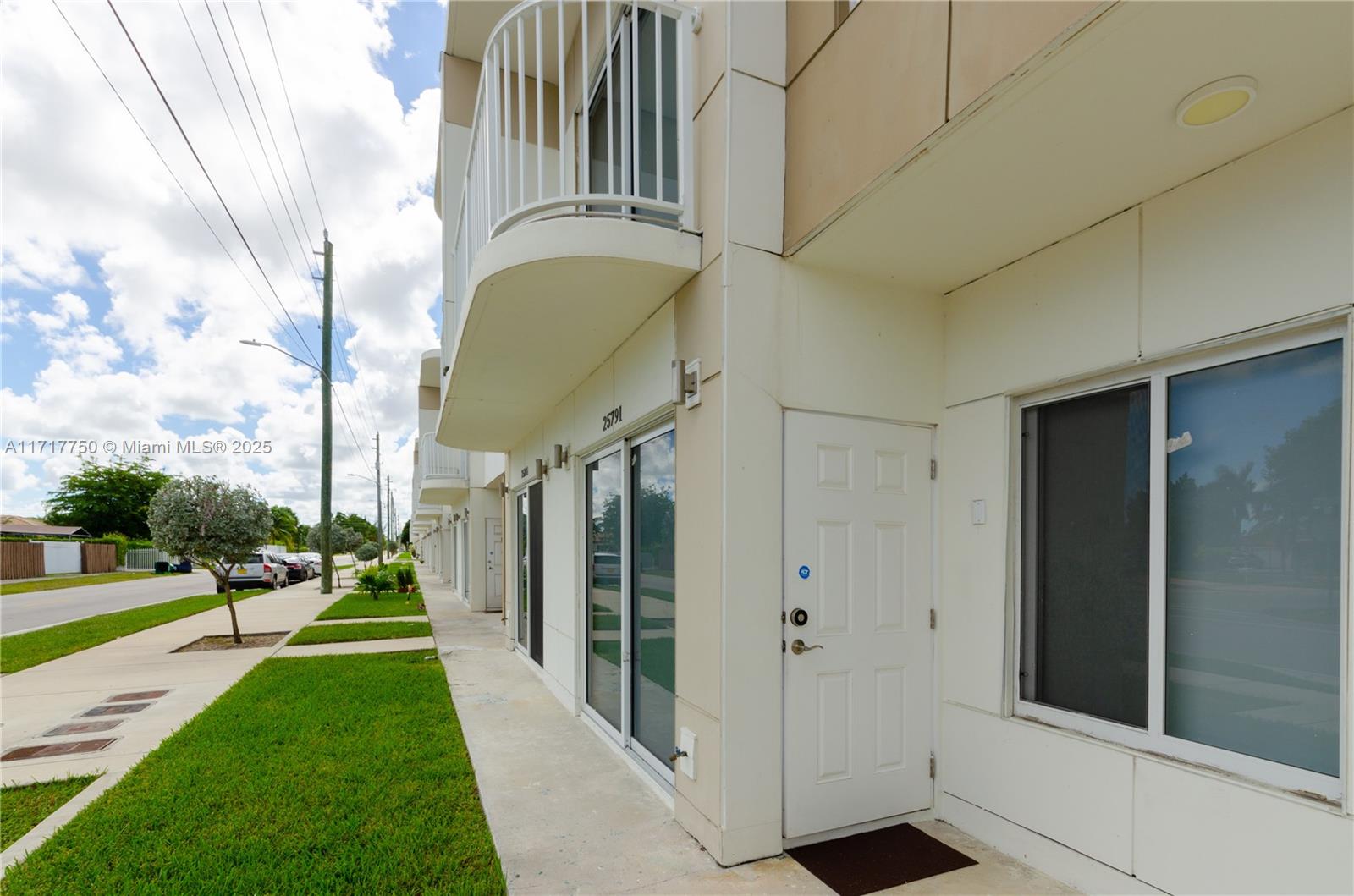 PARADISE GARDENS - Residential Lease
