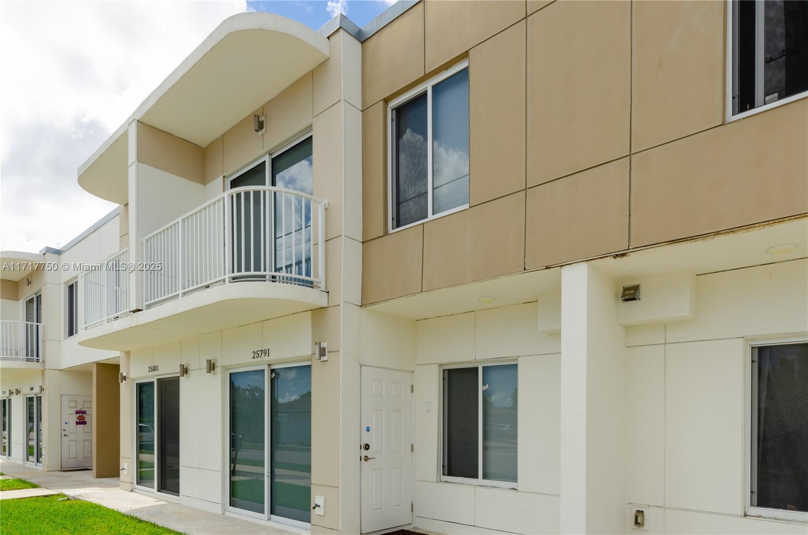 PARADISE GARDENS - Residential Lease