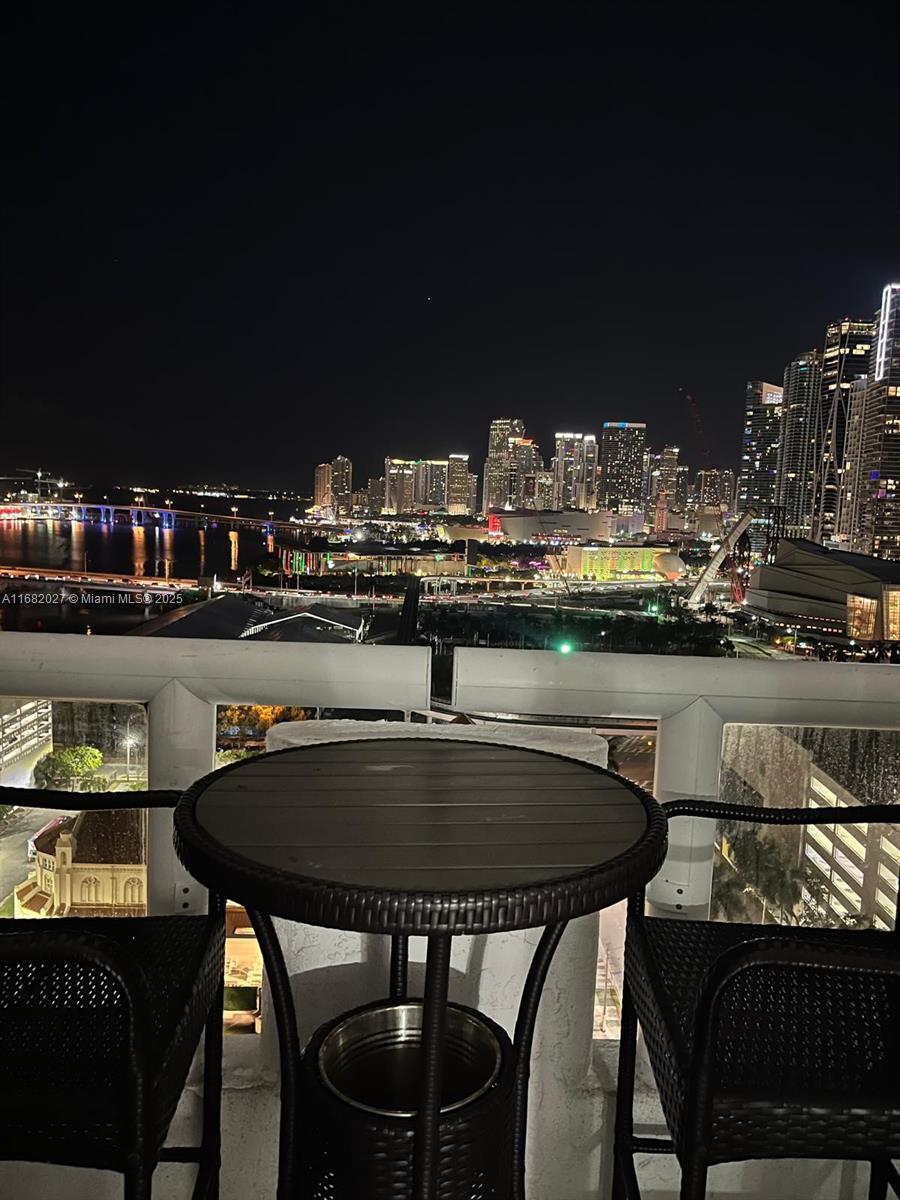This spacious one-bedroom, 1.5-bath condo at The Grand offers nearly 1,000 square feet, providing excellent value in Miami’s vibrant Edgewater neighborhood. With a large living and dining area, this unit makes the most of its city and water views, creating an open and inviting atmosphere. The generously sized master bedroom enhances the spacious feel of the layout. The Grand’s waterfront location brings additional appeal, with amenities including a fully equipped gym, pool, and convenient shopping on the first floor, featuring a variety of coffee shops and dining options—all adding to the lifestyle appeal of the area. UNFURNISHED.