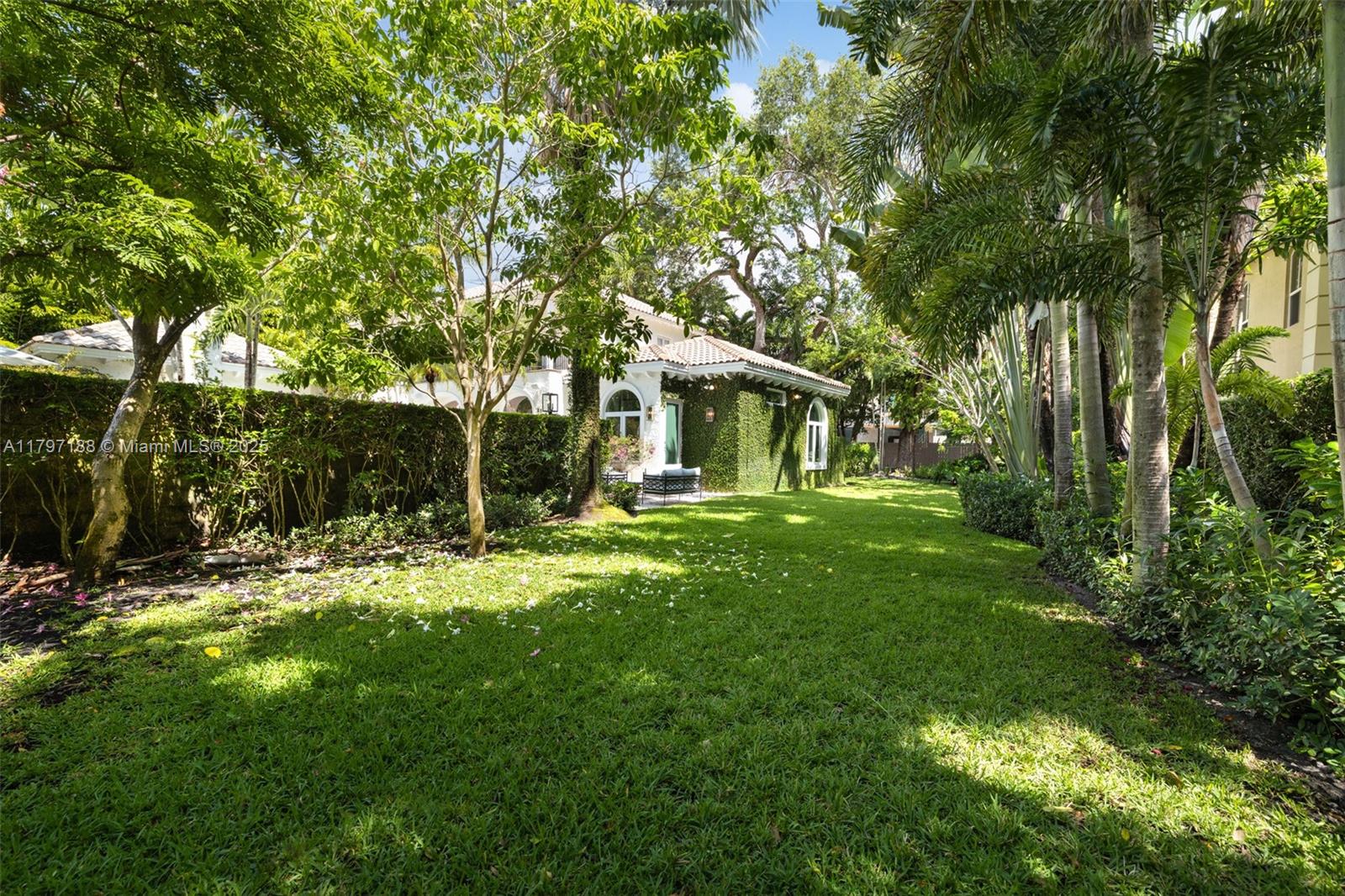 YE LITTLE WOODS 1ST ADDN - Residential