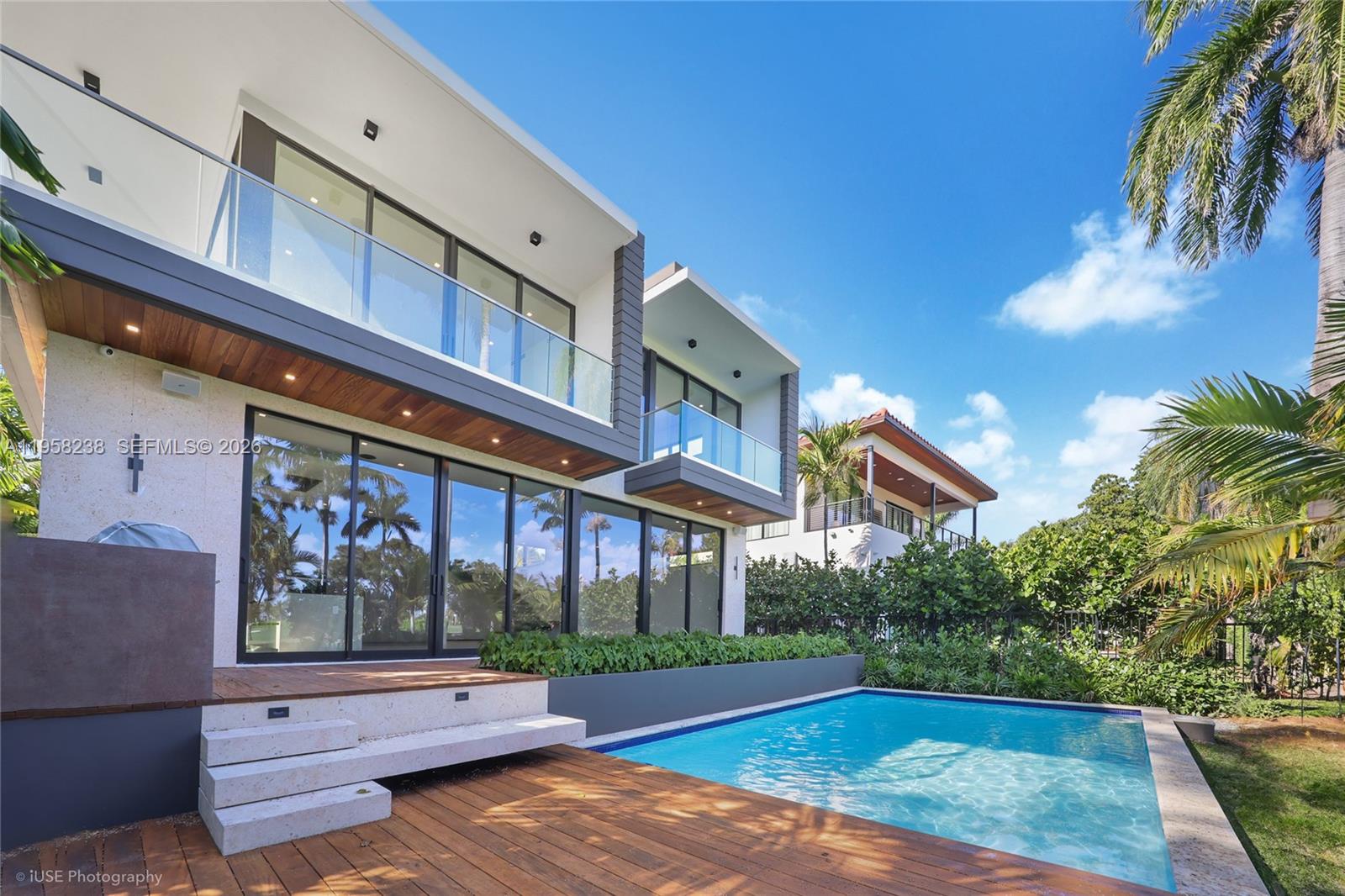 LA GORCE GOLF SUB - Residential