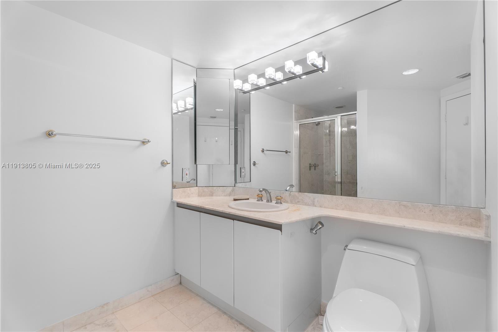 2600 ISL BLVD WILLIAMS IS - Residential