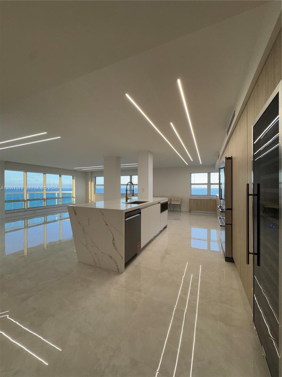 SOUTHPOINT CONDO - Residential