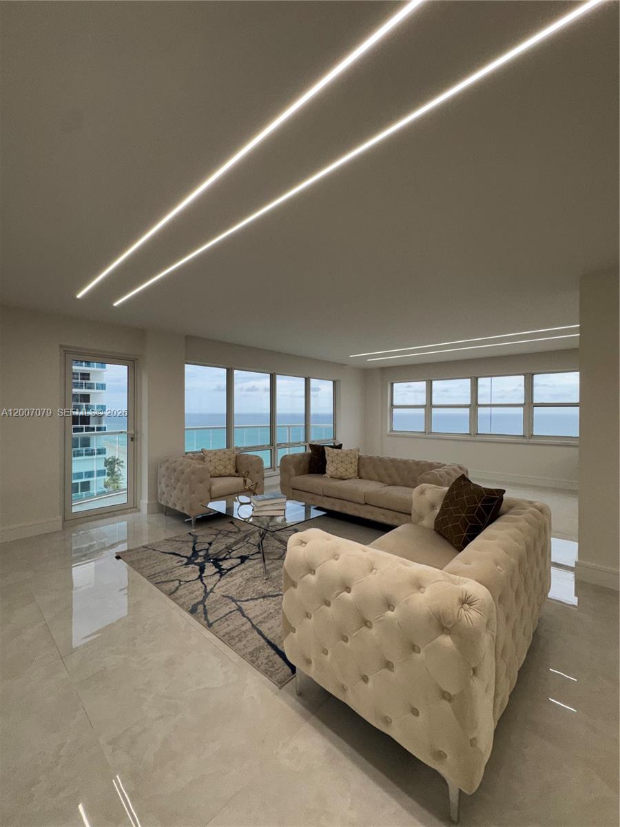 SOUTHPOINT CONDO - Residential