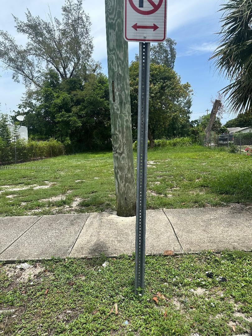 ONE OF THE FEW LOTS AVAILABLE AT THE BEST LOCATION IN HISTORIC NORTHWOOD DISTRICT, THIS AREA IS BECOMING THE NEXT HIT IN WEST PALM BEACH, CLOSE TO THE BEACH AND I-95. TONS OF BUSINESS ON BROASWAY (US1) ( FEDERAL HIGHWAY )CALL NOW FOR SHOWING INSTRUCTIONS