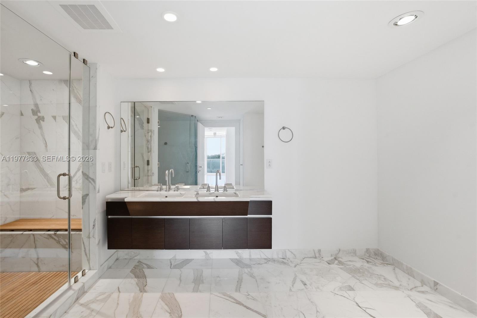 GROVENOR HOUSE CONDO - Residential