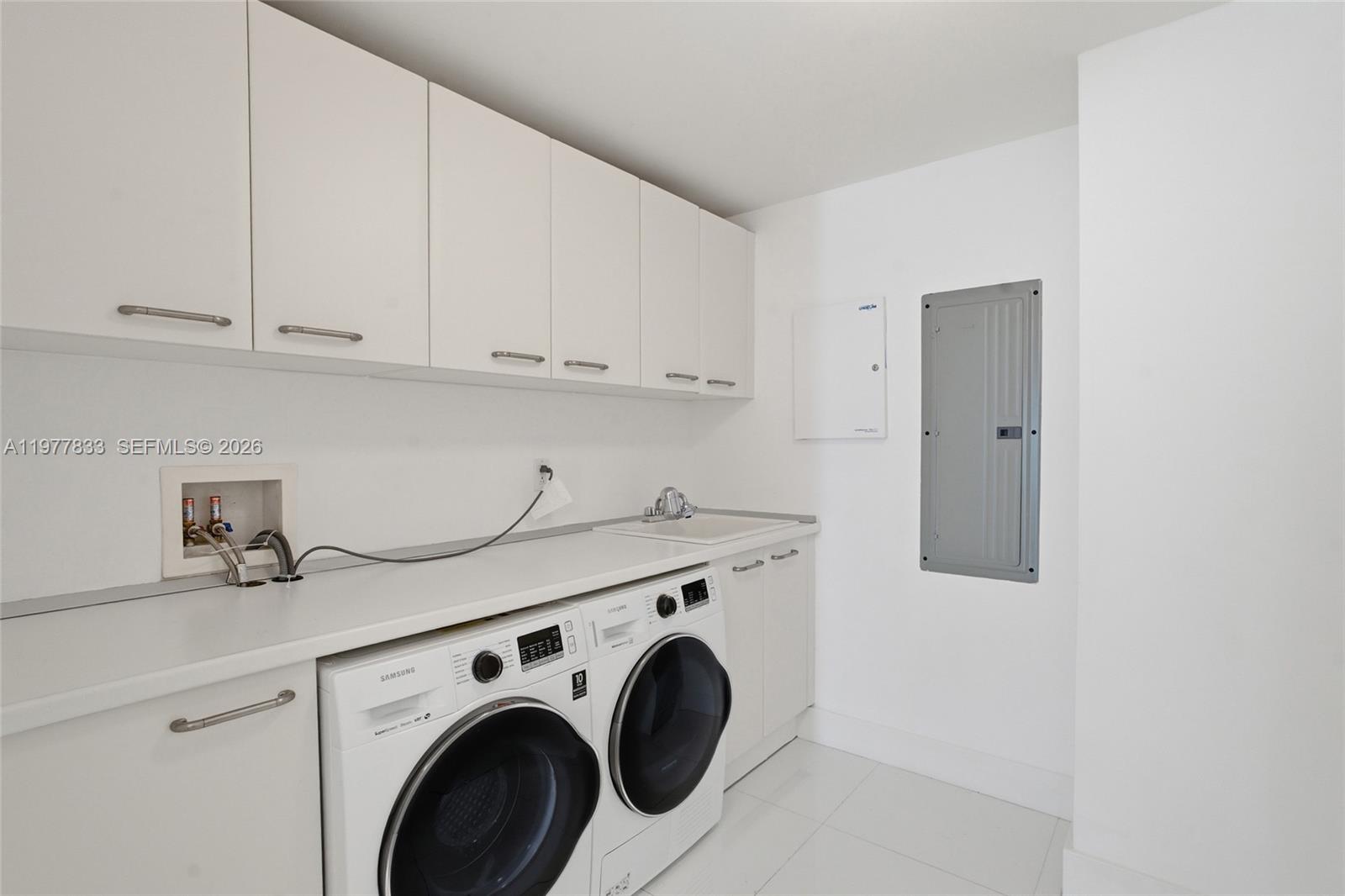 GROVENOR HOUSE CONDO - Residential