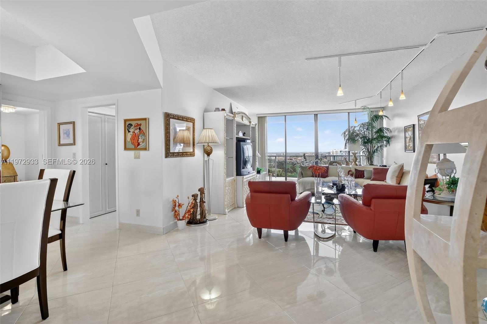 HAMPTONS WEST CONDO - Residential