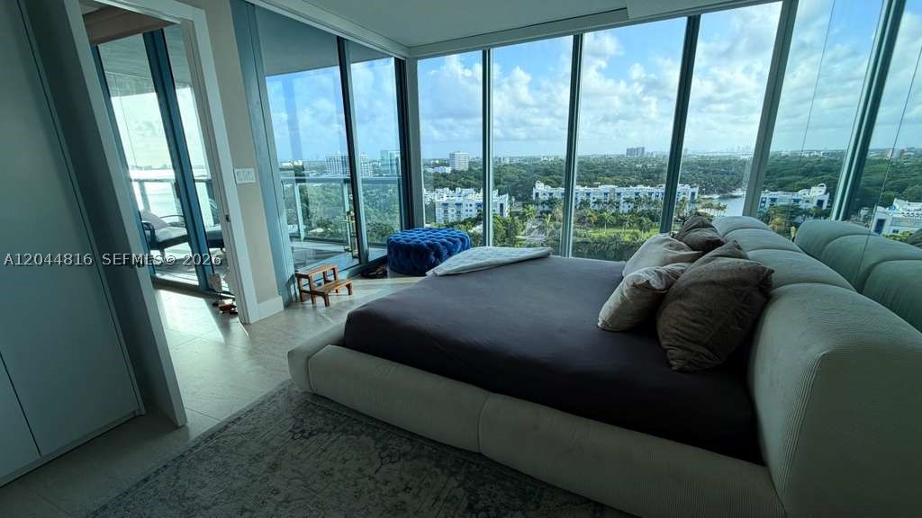 BLUE CONDO - Residential Lease