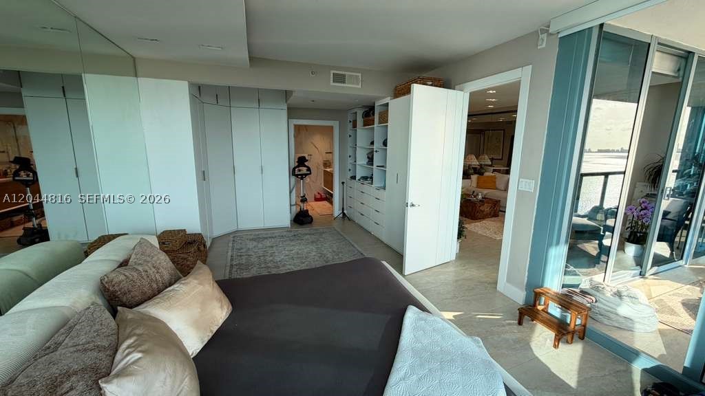 BLUE CONDO - Residential Lease