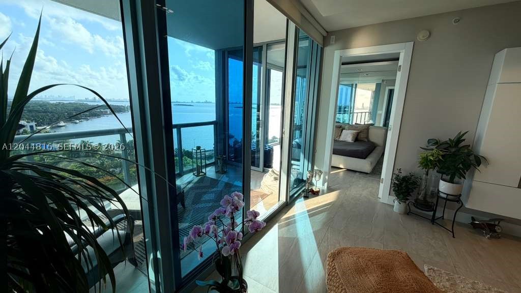 BLUE CONDO - Residential Lease