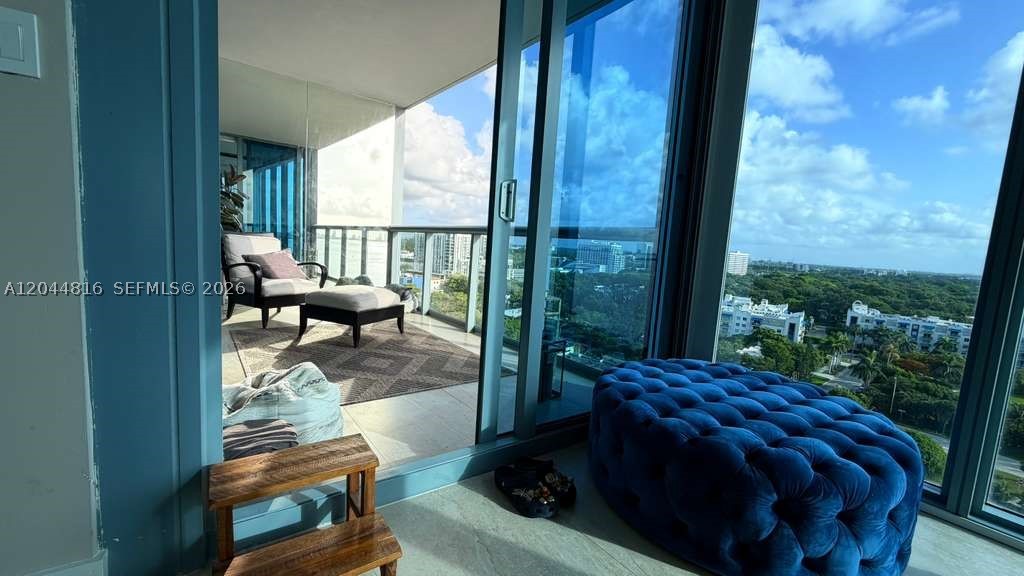 BLUE CONDO - Residential Lease