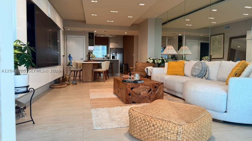 BLUE CONDO - Residential Lease