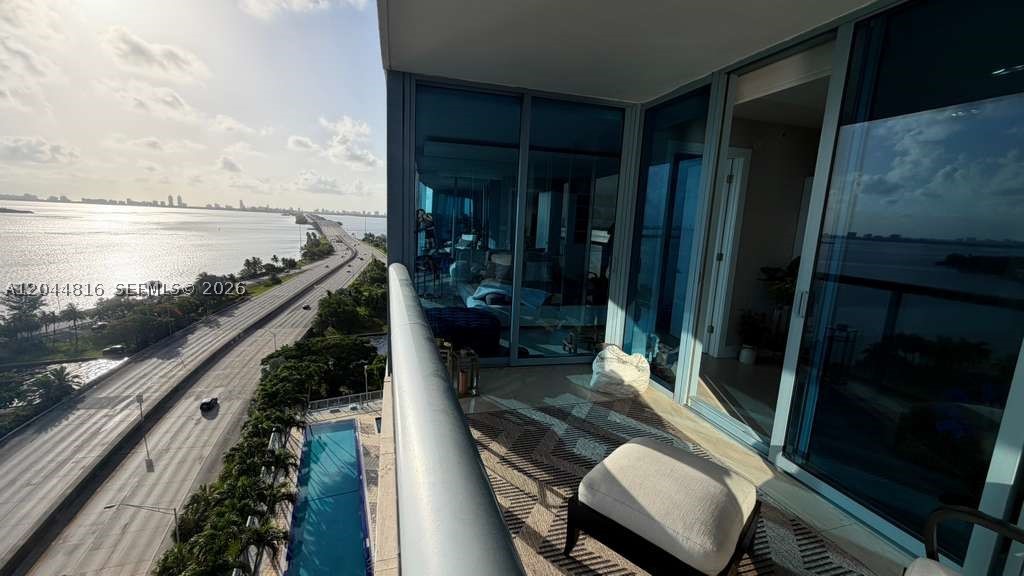 BLUE CONDO - Residential Lease