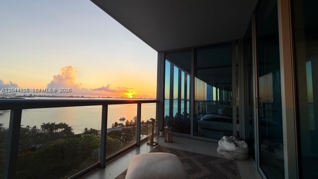 BLUE CONDO - Residential Lease