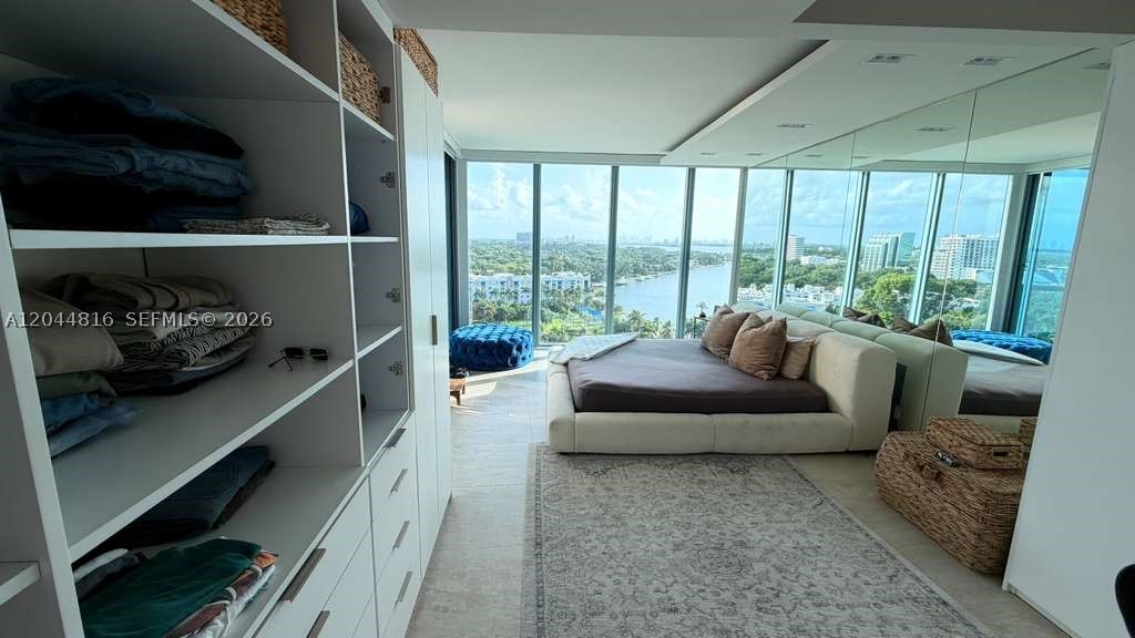 BLUE CONDO - Residential Lease