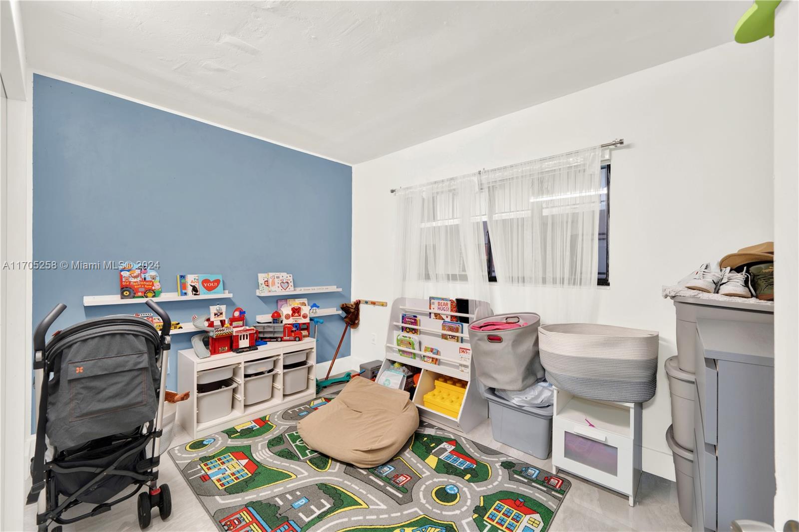 HORIZONS WEST CONDO #4 - Residential Lease