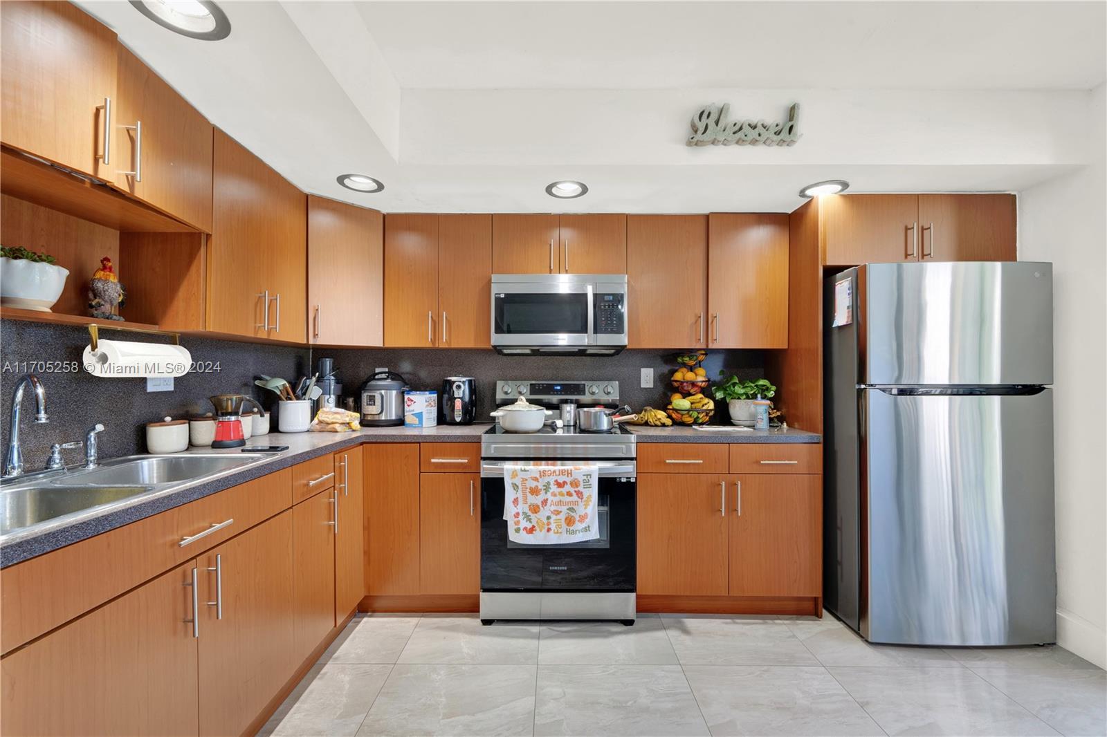 HORIZONS WEST CONDO #4 - Residential Lease