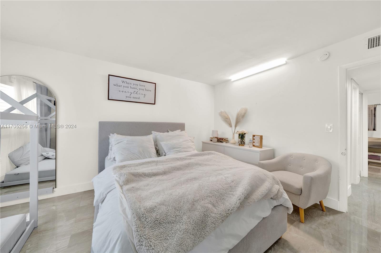 HORIZONS WEST CONDO #4 - Residential Lease