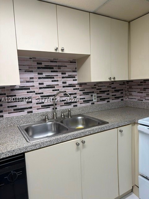 INTERNATIONAL TOWERS COND - Residential Lease