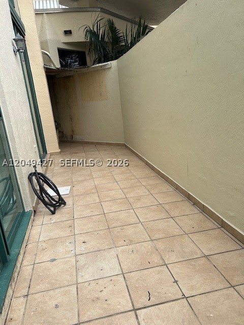 INTERNATIONAL TOWERS COND - Residential Lease