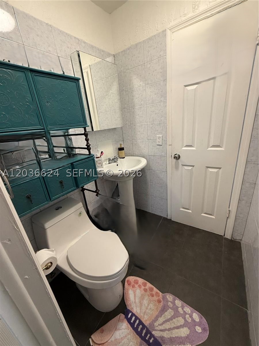 PALMETTO SPRINGS CONDO VI - Residential Lease